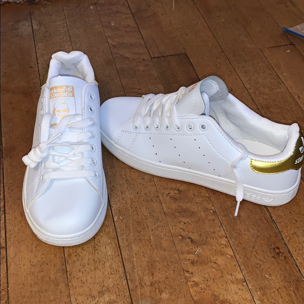 Brand New Adidas Stan Smith Gold Shoes 7.5